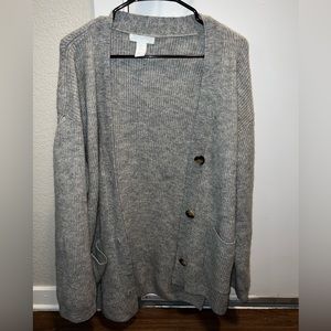 cardigan with side slits and pockets